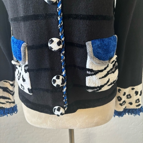 Vintage Jack B Quick Black Blue Animal Print Cardigan Pocket Sweater Size Small - Picture 4 of 8